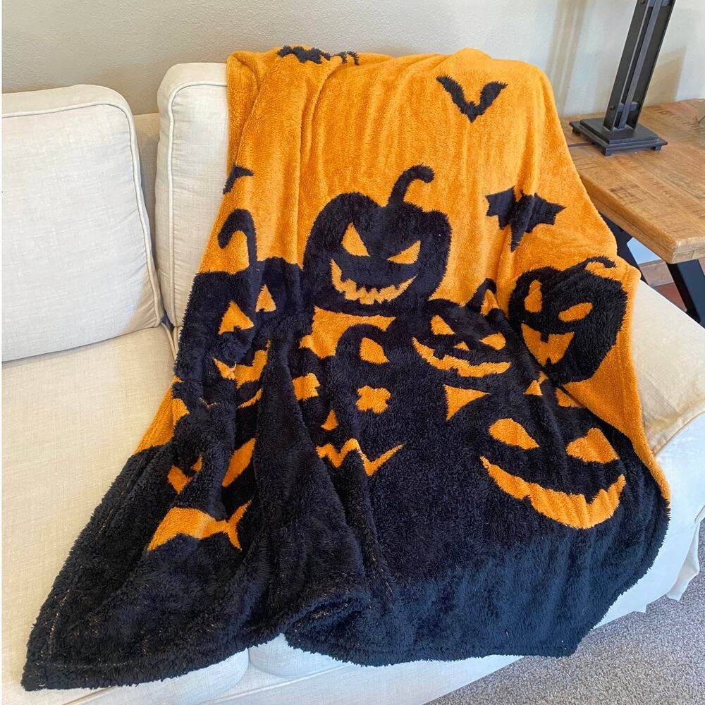Bedsure Graphic Jack-o-Lantern Fleece Throw Halloween Orange Black Cozy